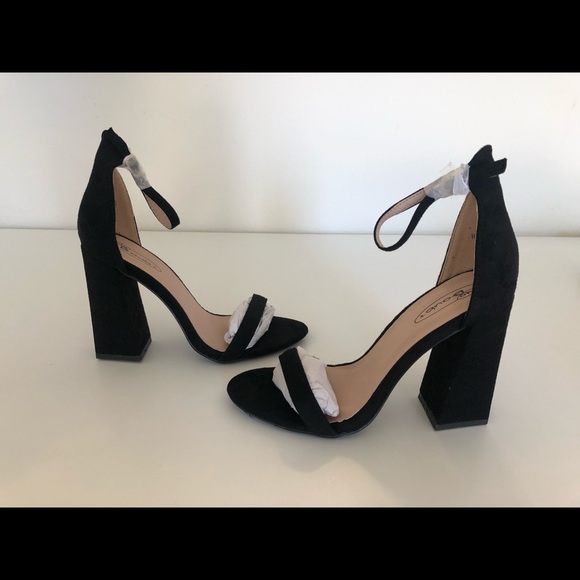 Pretty Little Thing Block Heel Strappy Sandal NWT - Picture 3 of 8